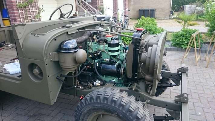 Jeep Nekaf M38a1 luchtfilter aan auto gemonteerd - RJ Army Militaria